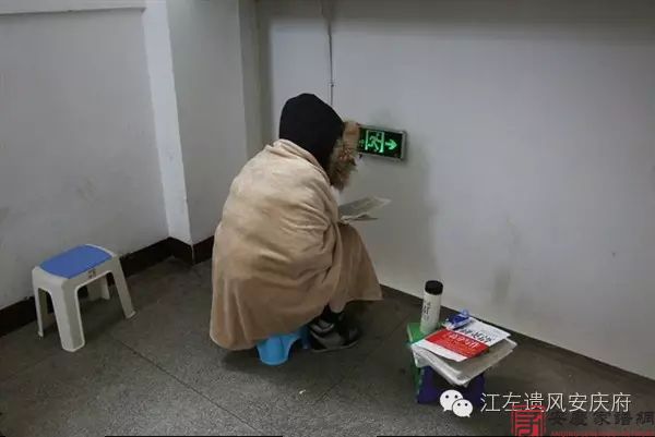 安庆：刻苦！零度天气学子身裹毛毯复习