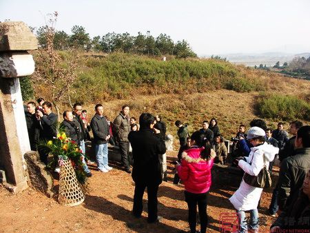 枞阳浮山拜谒方以智墓