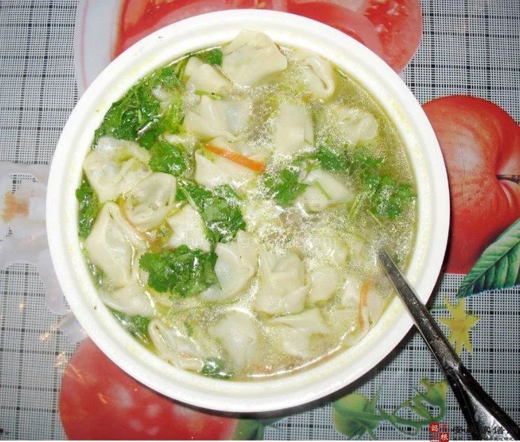 一 碗 馄 饨