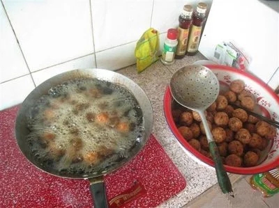 炸圆子，团团圆圆年滋味
